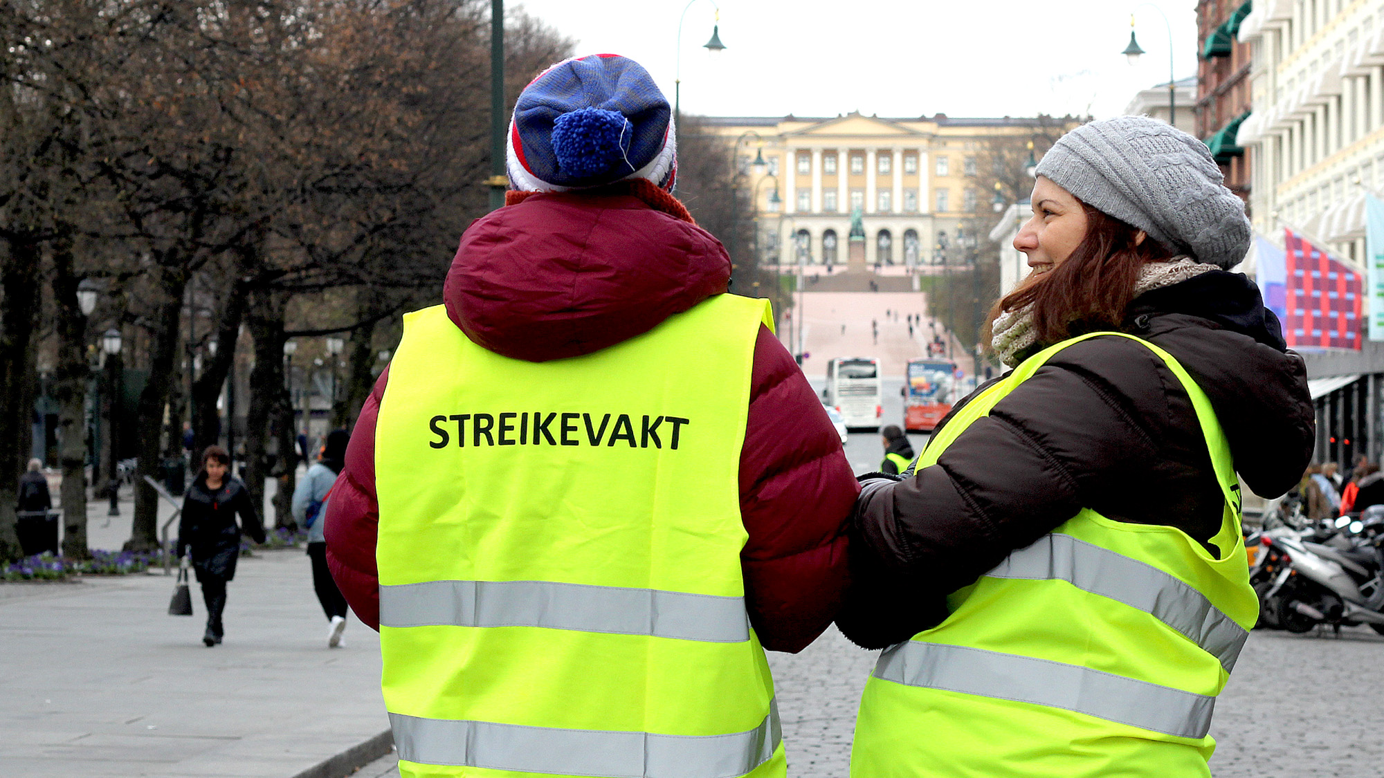 STREIK I LAVLØNNSFAG: I hotell- og restaurantbransjen kom partene ikke til enighet, selv med riksmeklerens hjelp. Fellesforbundet krevde rett til lokale forhandlinger, noe arbeidsgiverne motsatte seg. Streiken endte med en forhandlingsløsning etter nærmere én måned.