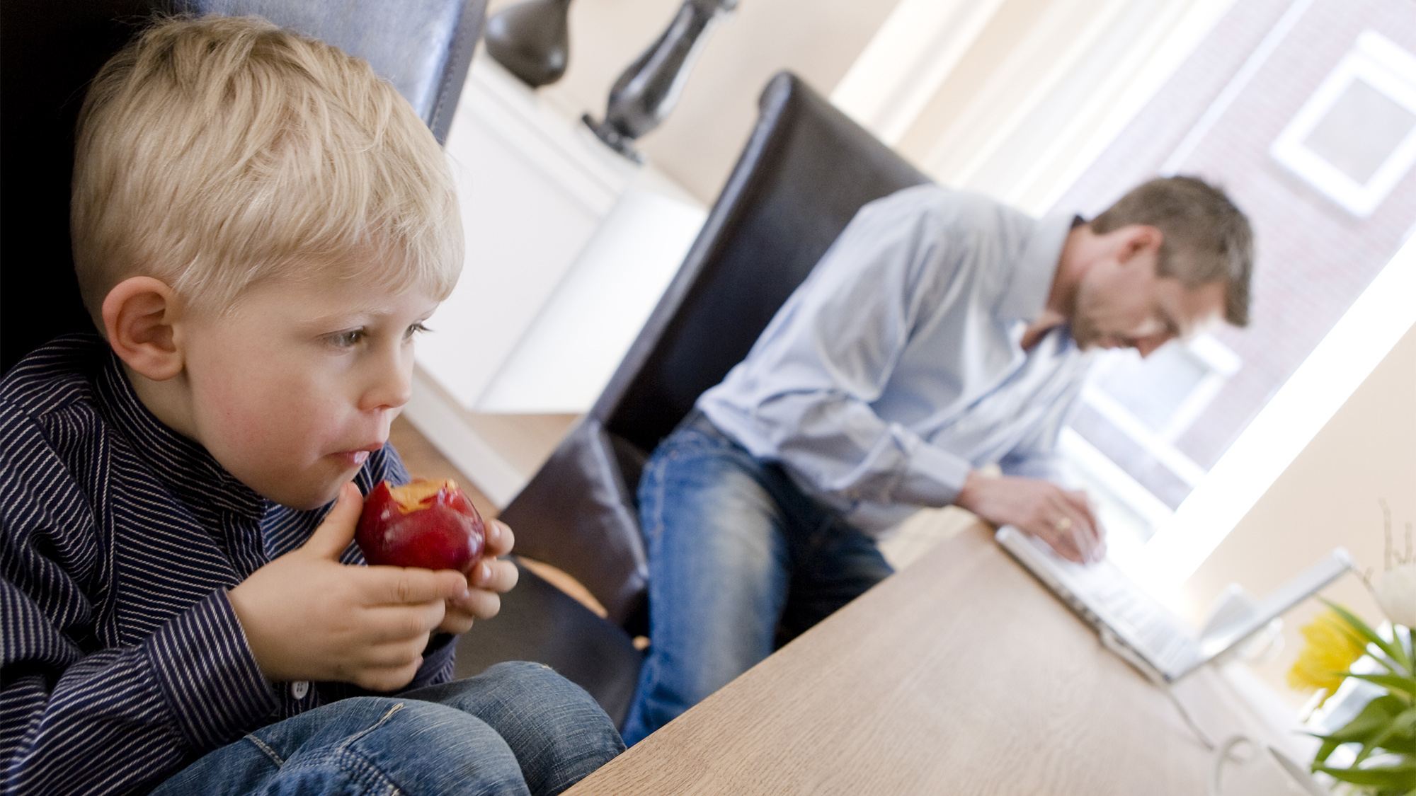 FAMILIEFLEKS: Hensyn til barn og familie er en sentral årsak til at fleksible arbeidsordninger er innført på norske arbeidsplasser. Dette kan både ta form av avspasering eller at man jobber hjemmefra.