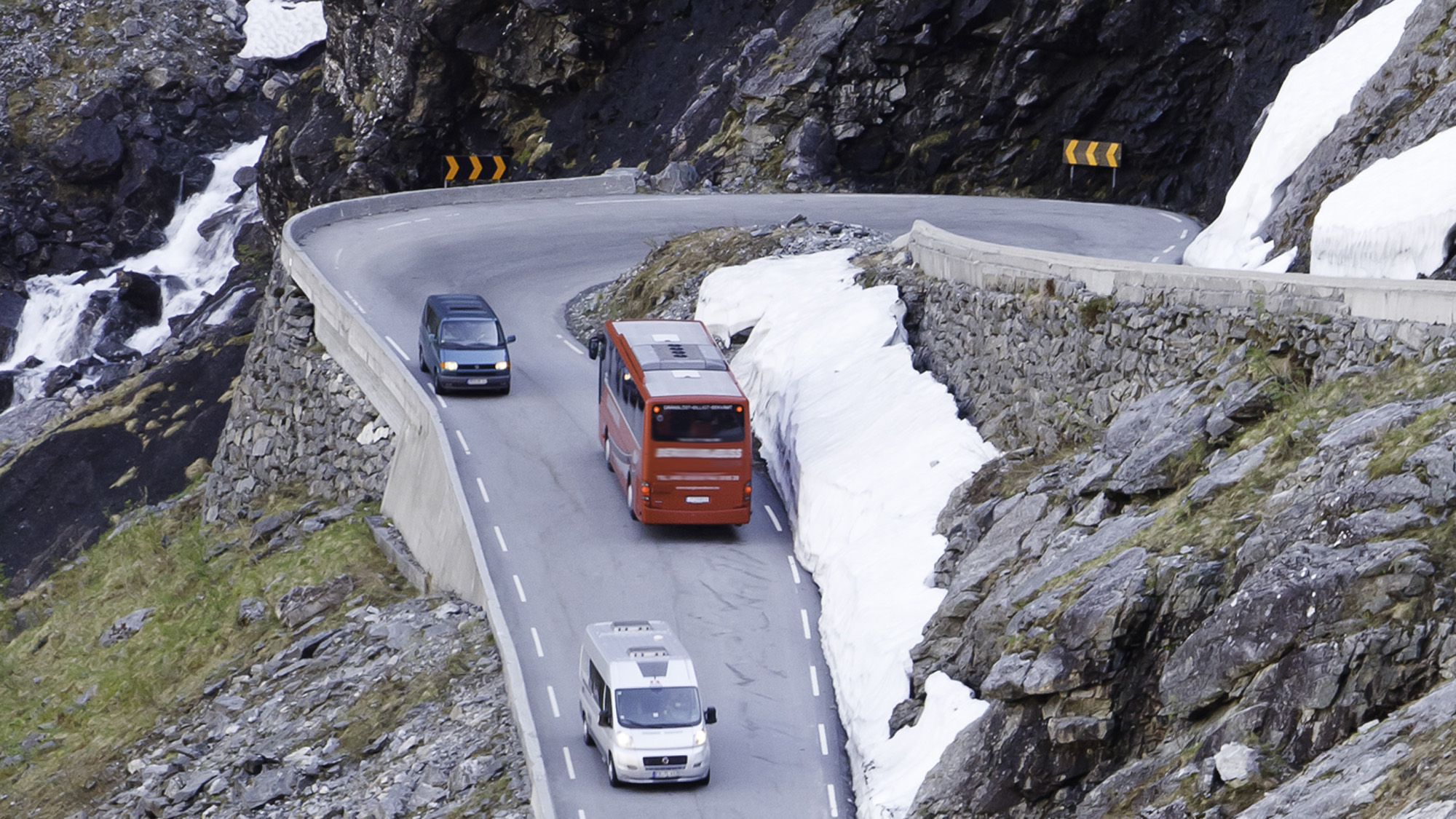 KRAPPERE SVINGER: Økt konkurranse og mer liberalt lovverk har påvirket arbeidsforholdene for mange sjåfører innen gods- eller passasjertransport.